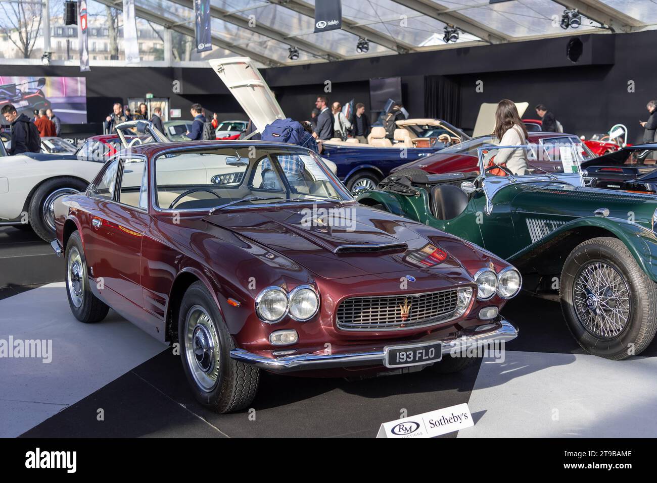 Paris, France - RM Sotheby's Paris 2020. Focus sur une Bourgogne 1963 Maserati Sebring 3500 GTI Series I de Vignale. N° de châssis AM101 01559. Banque D'Images