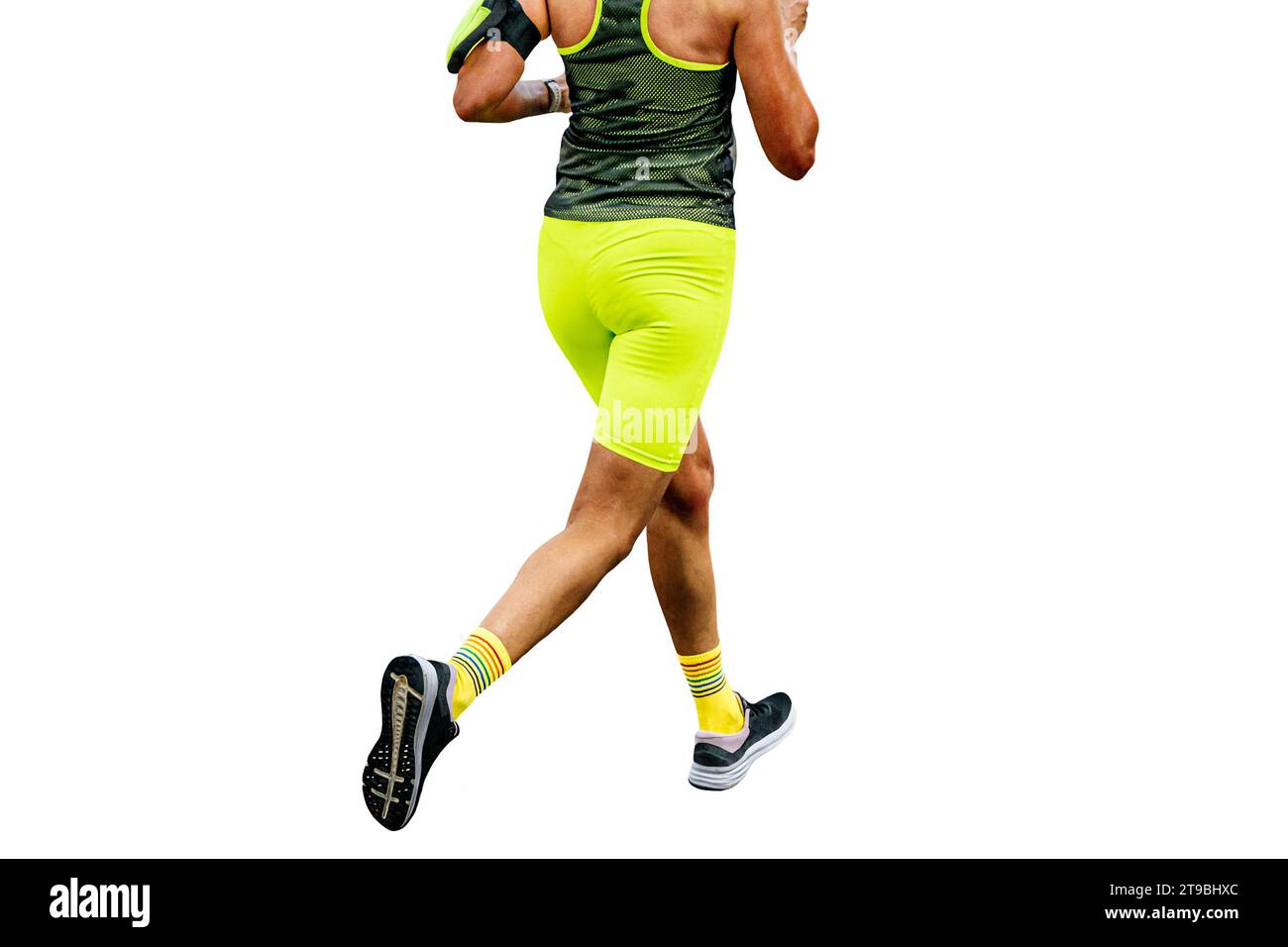 vue de côté femme coureuse course marathon en collants vert vif isolé sur fond blanc Banque D'Images vue de côté femme coureuse course marathon en collants vert vif isolé sur fond blanc Banque D'Images
