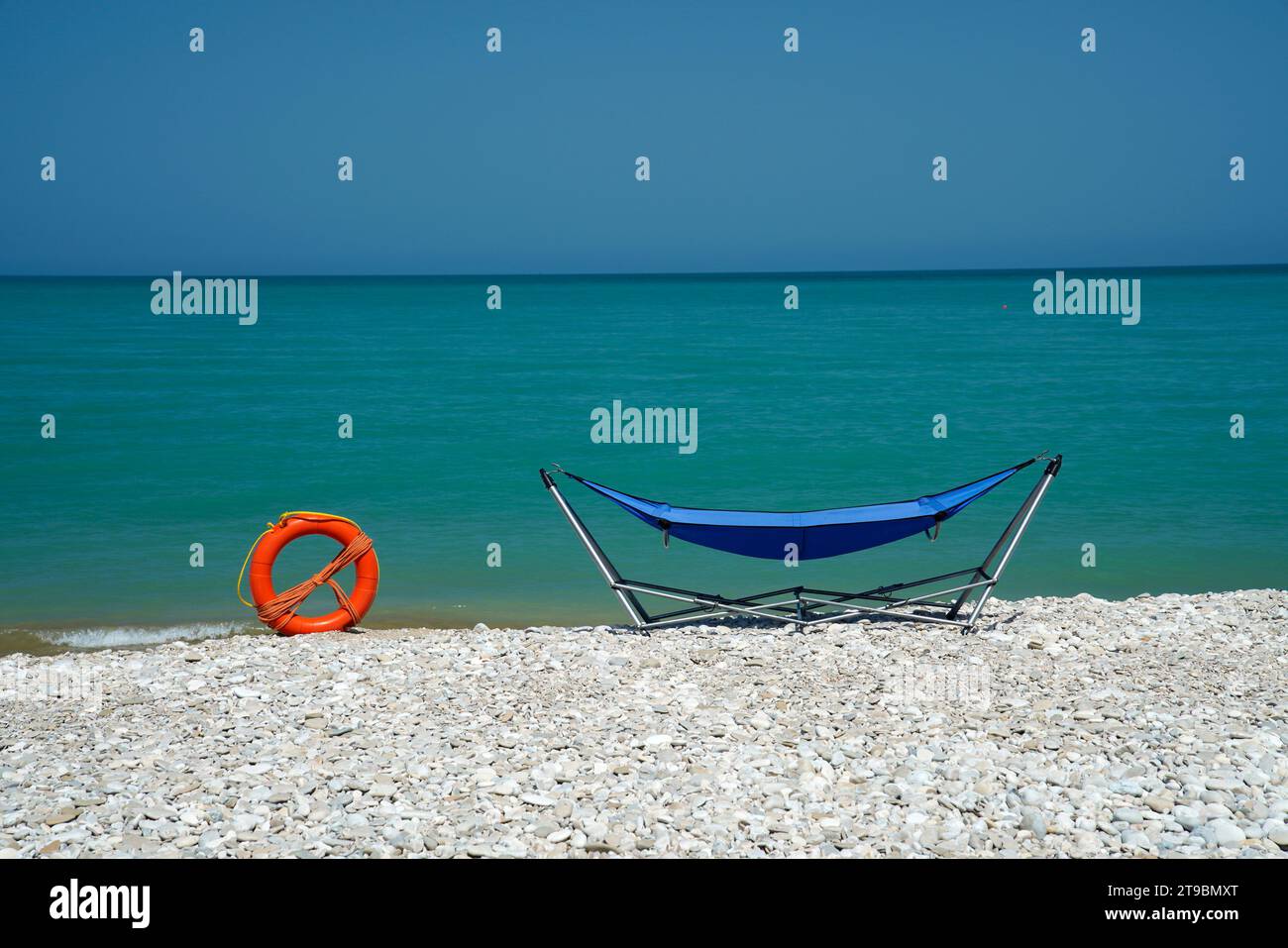 Nature morte avec un hamac, plage, Pineto, Abruzzes, Italie Banque D'Images