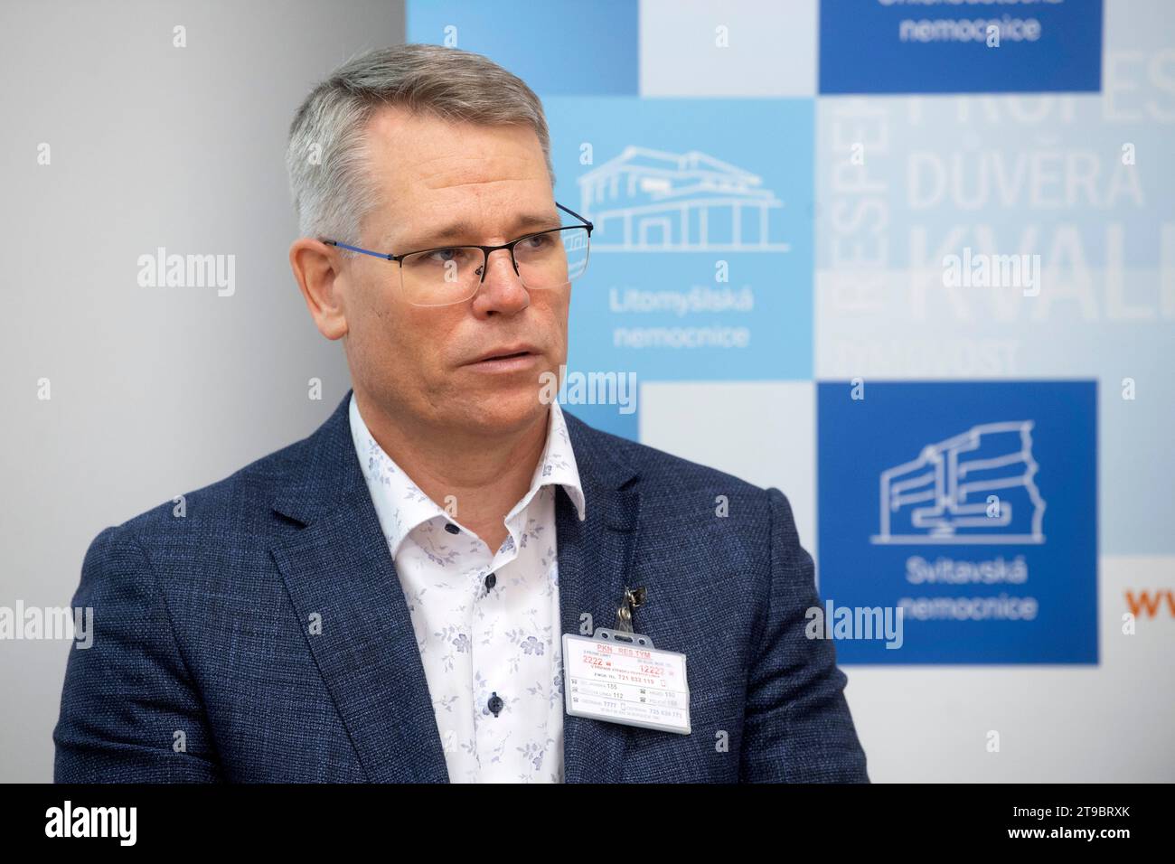 Pardubice, République tchèque. 24 novembre 2023. Conférence de presse pour marquer la fin du projet de formation de deux ans sur la collaboration étroite entre la République tchèque et la Finlande avec les parents, impliquant le Service des enfants et des nouveau-nés de l'hôpital de Pardubice, à Pardubice, République tchèque, le 24 novembre 2023. Chef du service pédiatrique et néonatal Marian Senkerik. Crédit : Josef Vostarek/CTK photo/Alamy Live News Banque D'Images
