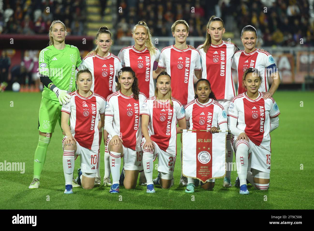 Roma, Lazio. 23 novembre 2023. L'équipe de départ de l'Ajax lors du deuxième tour de qualification de la Ligue des champions féminine entre Roma Women et Ajax au stade Tre Fontane à Rome, Italie, le 23 novembre 2022. AllShotLive/Sipa USA crédit : SIPA USA/Alamy Live News Banque D'Images