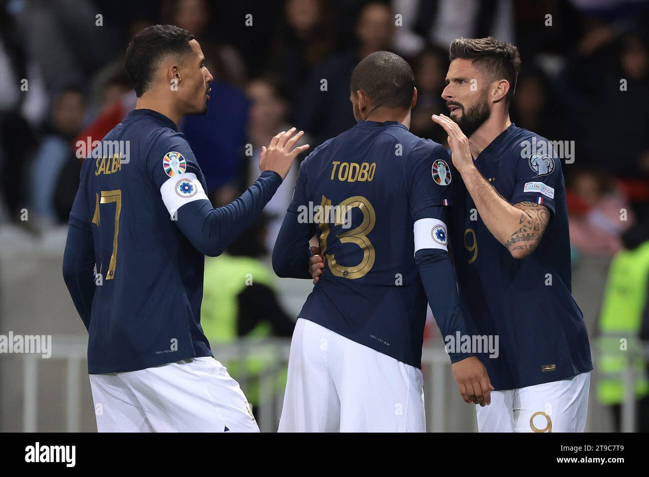 Nice, France. 18 novembre 2023. Olivier Giroud, de France, célèbre avec ses coéquipiers après avoir marqué pour donner à l'équipe une avance de 13-0 lors du match de qualification pour le Championnat d'Europe de l'UEFA au Stade Allianz Riviera, Nice. Le crédit photo devrait se lire : Jonathan Moscrop/Sportimage crédit : Sportimage Ltd/Alamy Live News Banque D'Images