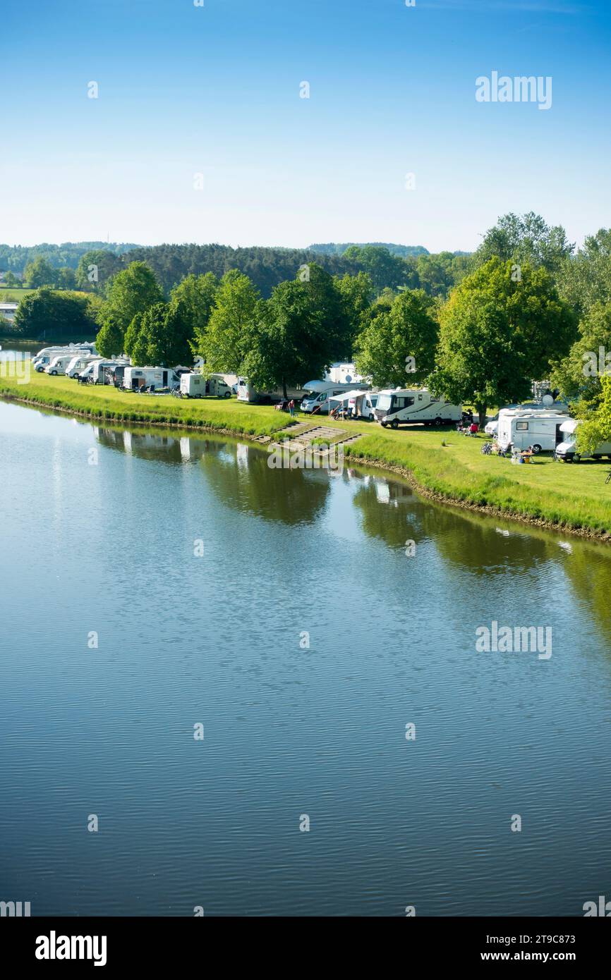 Parking camping-car sur le canal main-Danube à Hilpoltstein en Bavière dans le quartier de Roth en moyenne-Franconie Banque D'Images