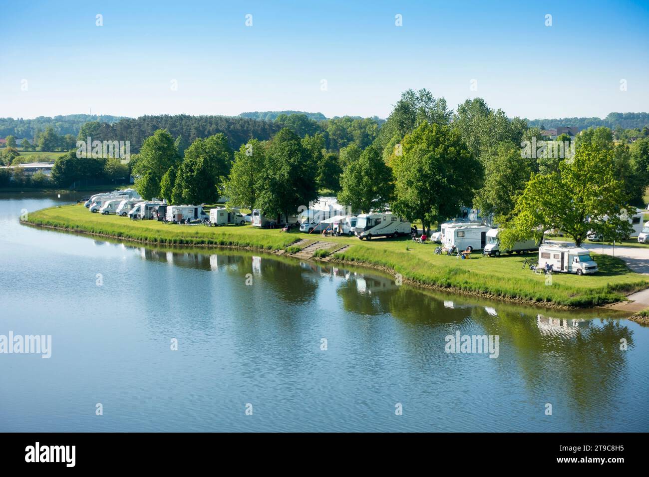 Parking camping-car sur le canal main-Danube à Hilpoltstein en Bavière dans le quartier de Roth en moyenne-Franconie Banque D'Images