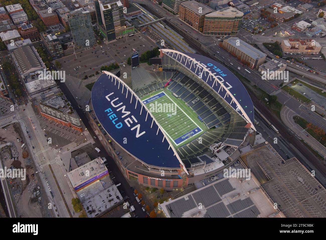 Une vue aérienne générale du Lumen Field, jeudi 26 octobre 2023, à Seattle. Banque D'Images