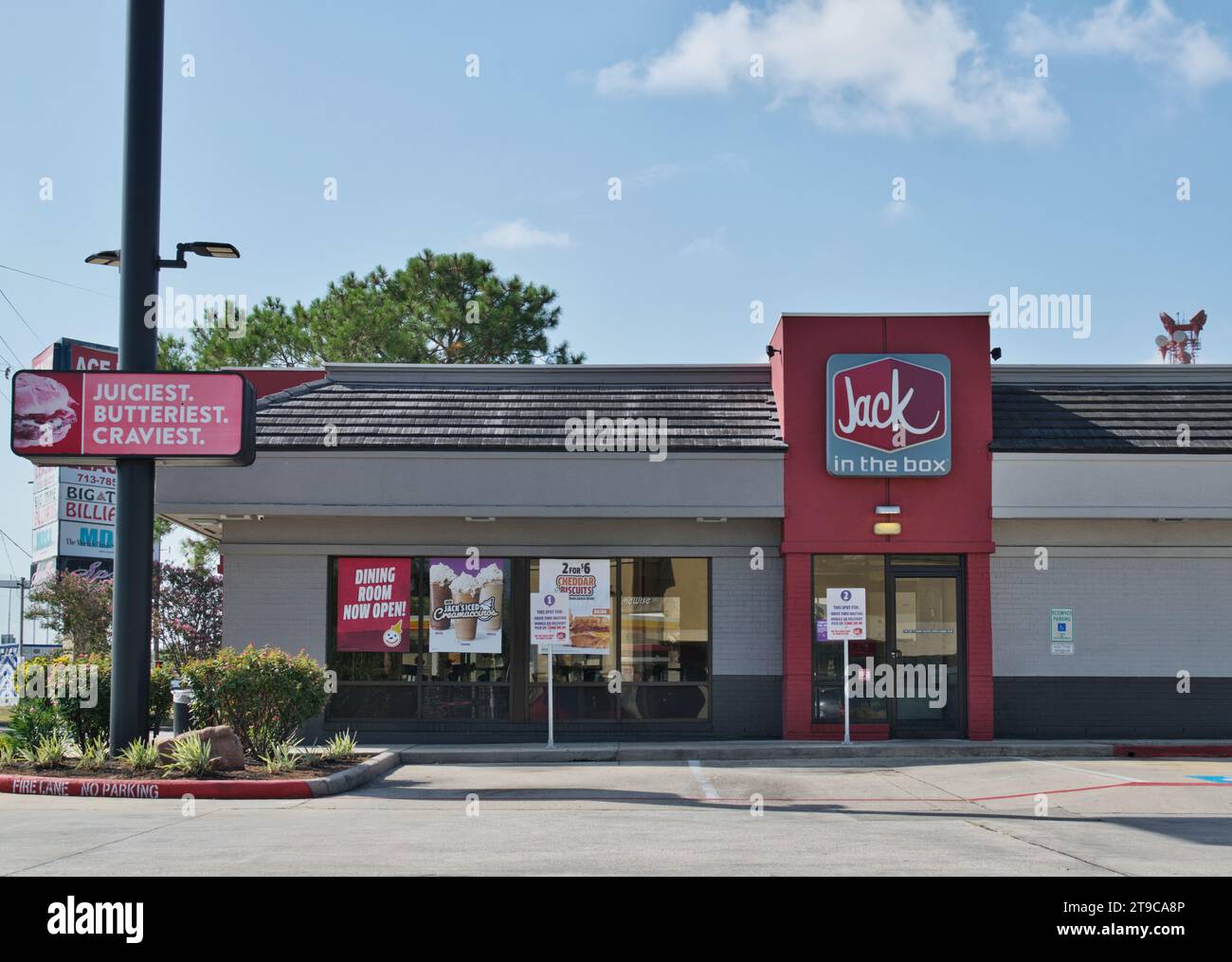Houston, Texas États-Unis 07-30-2023. Emplacement extérieur de la vitrine Jack in the Box à Houston, TX. Chaîne américaine de restauration rapide fondée en 1951. Banque D'Images