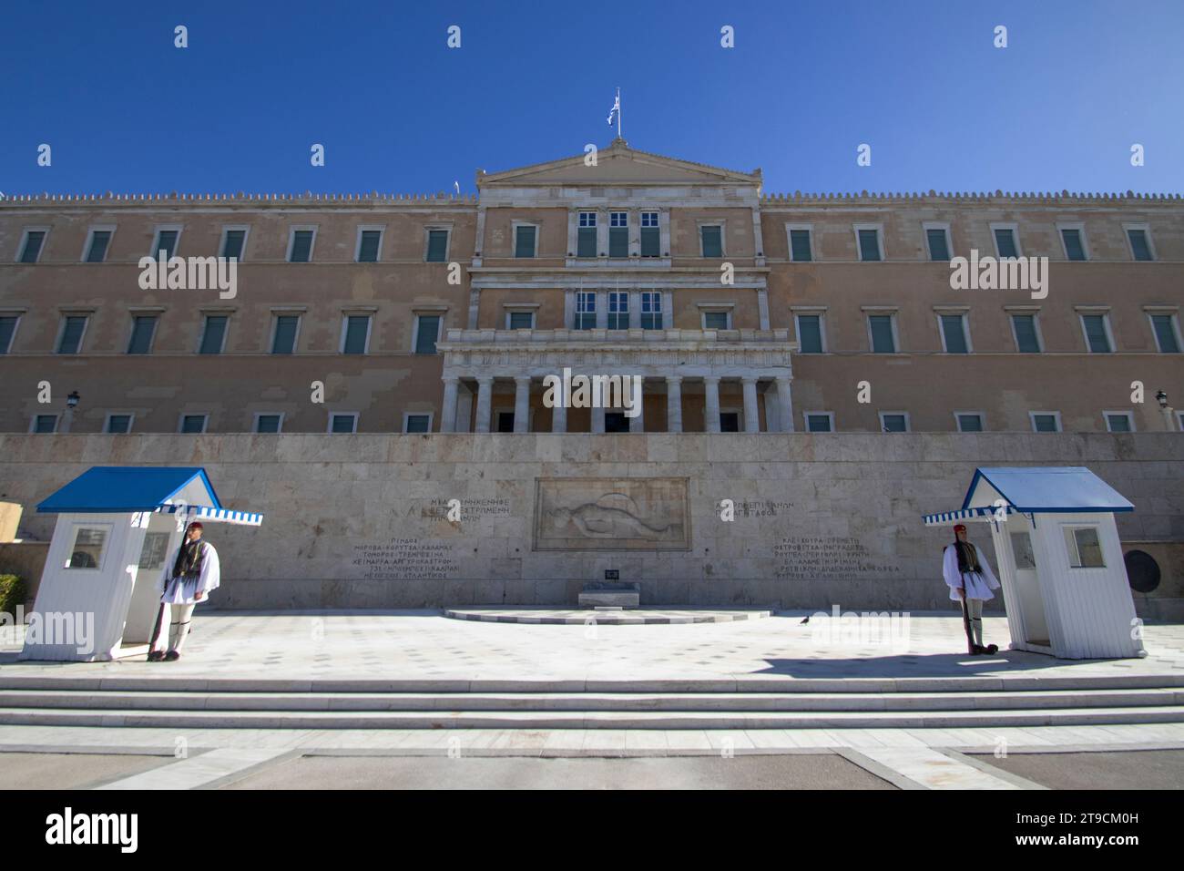 La Garde présidentielle près de la tombe du Soldat inconnu sur la place Syntagma, Athènes, Grèce. Banque D'Images