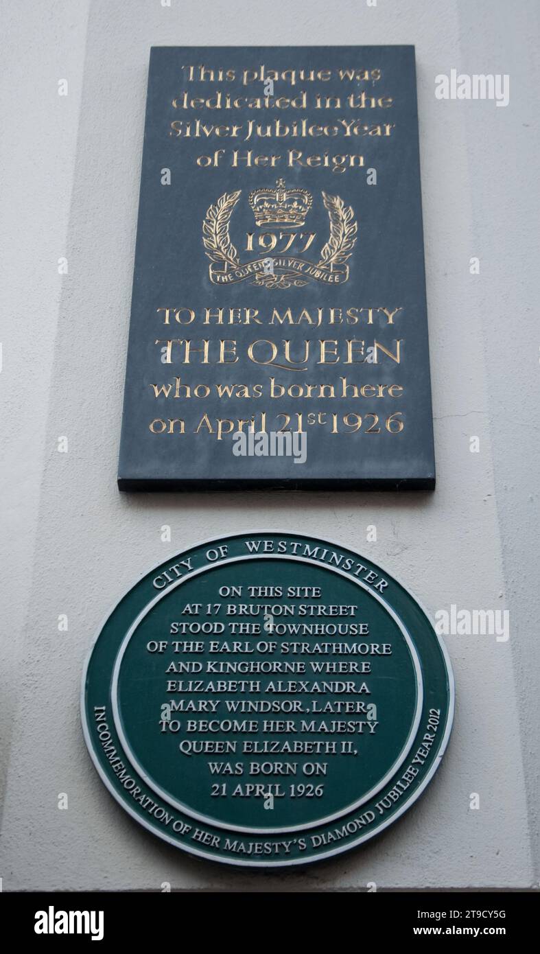 Plaque indiquant le lieu de naissance de la reine Elizabeth II, 17 Bruton Street, Mayfair, Londres, Royaume-Uni Banque D'Images