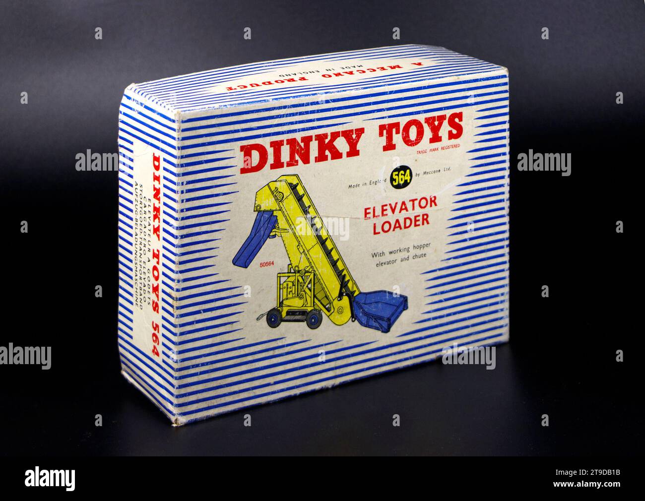 Boîte vintage pour Dinky Toys modèle de jouet d'équipement agricole de chargeur d'ascenseur Banque D'Images