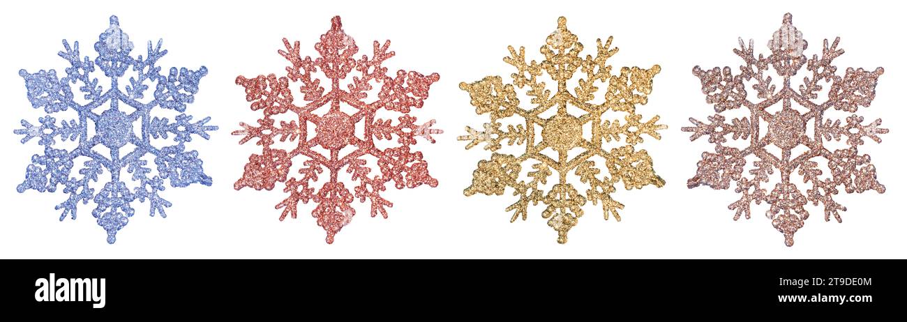 Fond d'hiver de Noël, bannière - vue de flocons de neige multicolores décoratifs isolés sur fond blanc Banque D'Images
