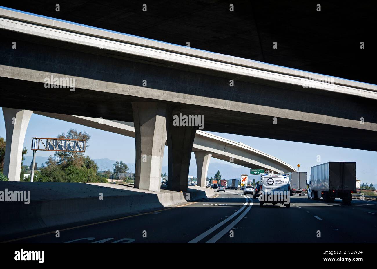 Camions, conduite, autoroute, Los Angeles, Californie Banque D'Images