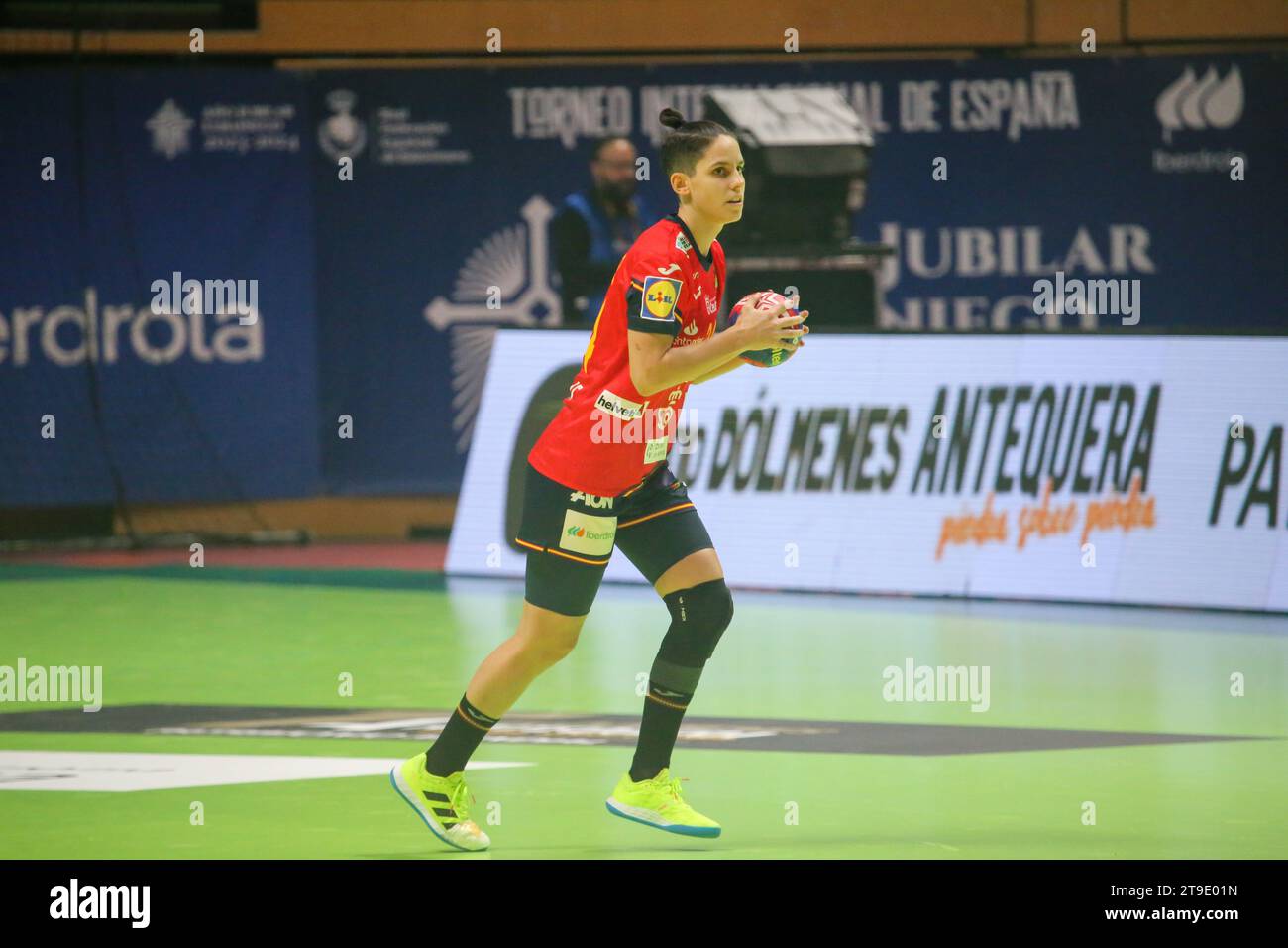 Santander, Espagne. 24 novembre 2023. La joueuse espagnole Paula Arcos (62) avec le ballon lors de la 1e Journée du Tournoi international féminin d'Espagne 2023 entre l'Espagne et le Japon, le 24 novembre 2023, au Palacio de Deportes de Santander, à Santander, Espagne. (Photo Alberto Brevers/Pacific Press) crédit : Pacific Press Media production Corp./Alamy Live News Banque D'Images