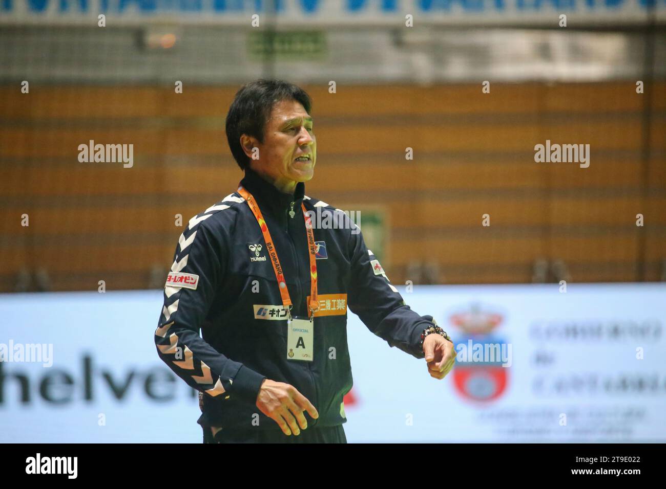 Santander, Espagne. 24 novembre 2023. Santander, Espagne, le 24 novembre 2023 : l'entraîneur japonais Shigeo Kusumoto donne des instructions à ses joueuses lors de la 1e Journée du Tournoi international féminin espagnol 2023 entre l'Espagne et le Japon, le 24 novembre 2023, au Palacio de Deportes de Santander, à Santander, en Espagne. (Photo Alberto Brevers/Pacific Press) crédit : Pacific Press Media production Corp./Alamy Live News Banque D'Images