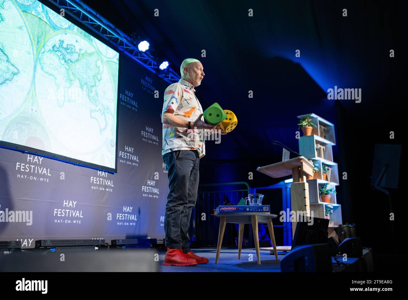 Hay-on-Wye, pays de Galles, Royaume-Uni. Vendredi 24 novembre 2023. Le mathématicien Marcus du Sautoy parle au Hay Festival Winter Weekend. Crédit : Sam Hardwick/Alamy Live News. Banque D'Images