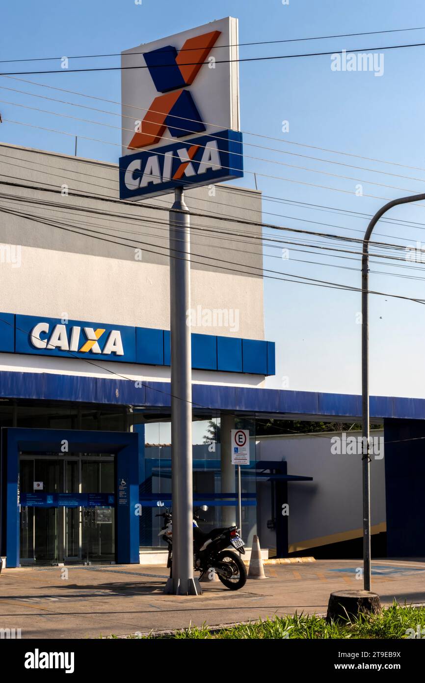 Marilia, Sao Paulo, Brésil, 18 octobre 2023. Bâtiment et logo de la succursale bancaire de Caixa Economica Federal ( CEF ). Est une institution financière, dans le Banque D'Images