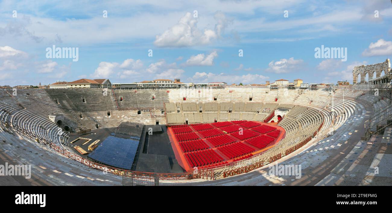 panorama de la vieille arène pour combattre les gladiateurs à Vérone, Italie Banque D'Images
