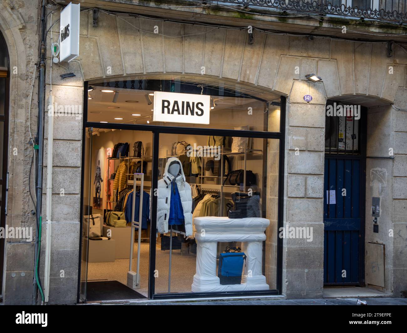 Bordeaux , France - 11 16 2023 : boutique de façade logo RAINS et panneau de texte du magasin de manteaux Raining d'hiver Banque D'Images