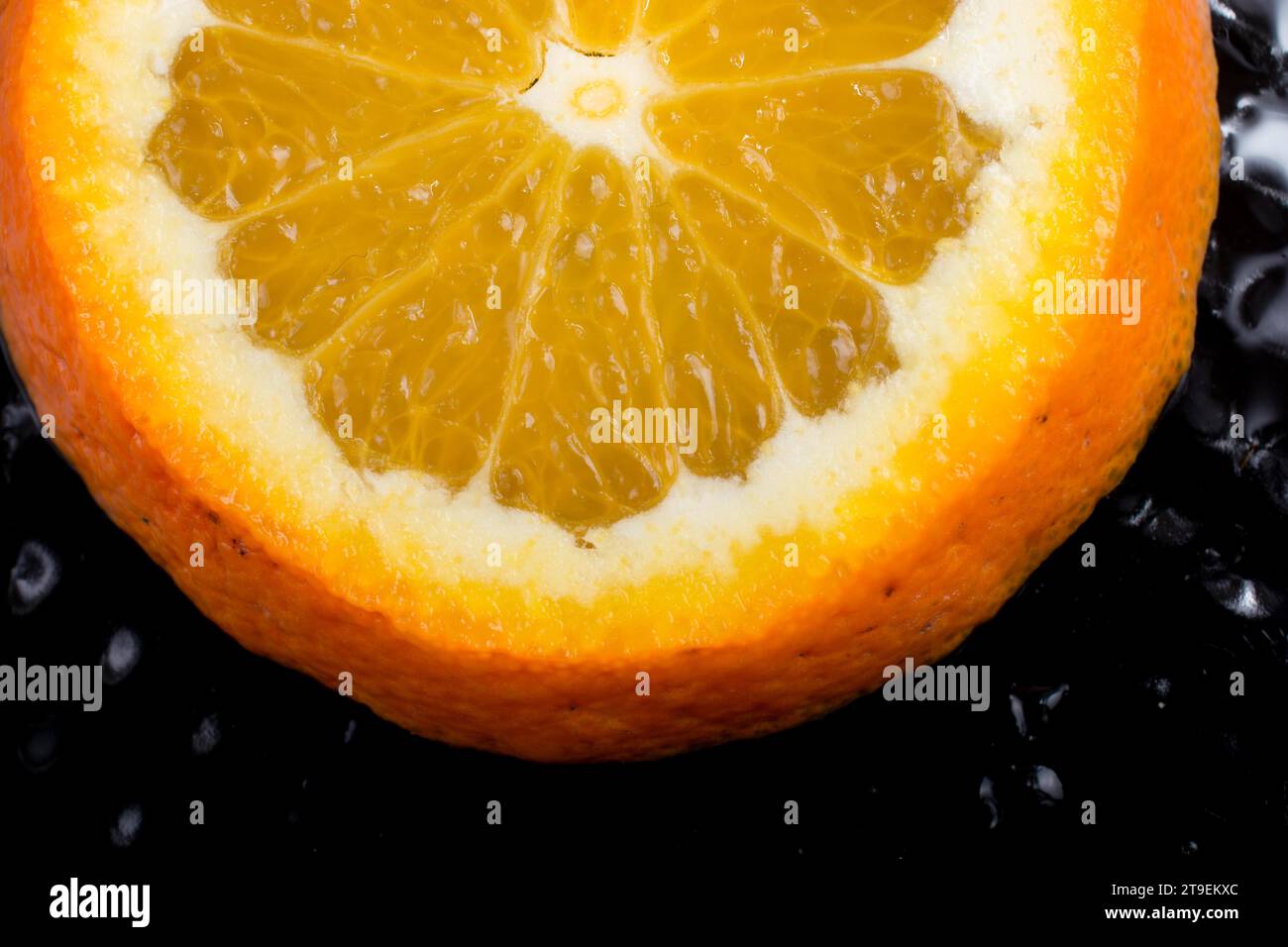 Vue d'un juteux, doux et mûr de fruits orange coupe Banque D'Images Vue d'un juteux, doux et mûr de fruits orange coupe Banque D'Images