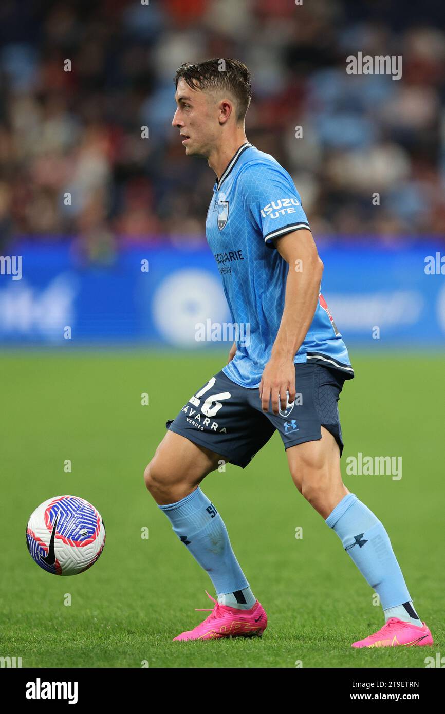 Sydney, Australie. 25 novembre 2023. Joel King du Sydney FC contrôle le ballon lors de l'Isuzu Ute A League match entre le Sydney FC et les Western Sydney Wanderers au Allianz Stadium, Sydney, Australie, le 25 novembre 2023. Photo de Peter Dovgan. Usage éditorial uniquement, licence requise pour un usage commercial. Aucune utilisation dans les Paris, les jeux ou les publications d'un seul club/ligue/joueur. Crédit : UK Sports pics Ltd/Alamy Live News Banque D'Images