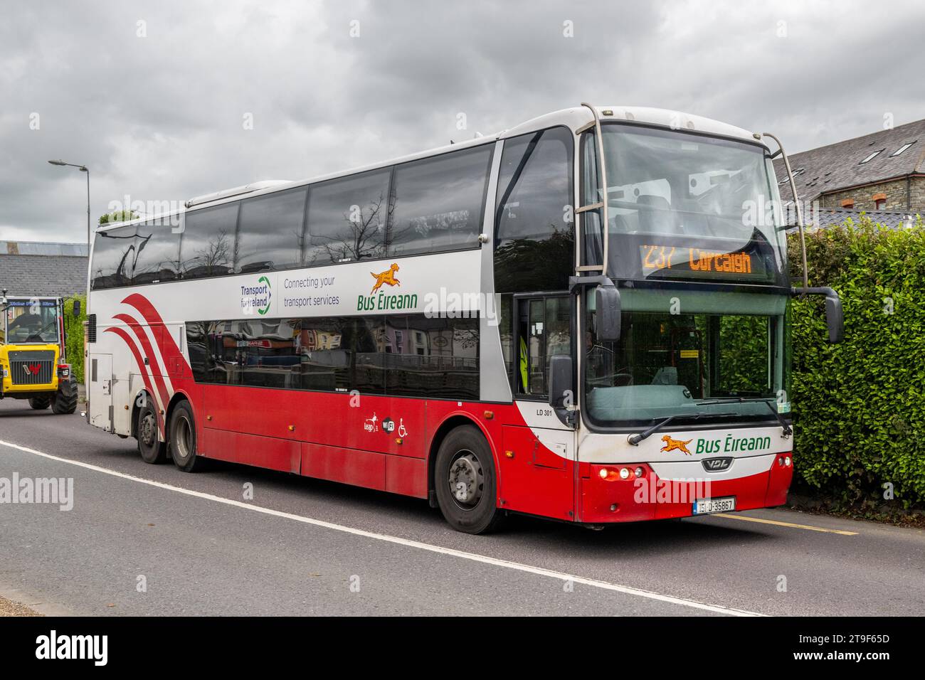 L'autocar à impériale Éireann part de Clonakilty, en direction de Cork, en Irlande. Banque D'Images