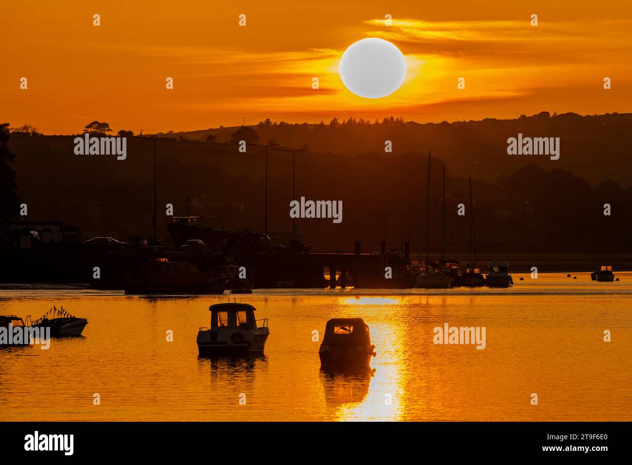 Courtmacsherry, West Cork, Irlande. 9 septembre 2023 le soleil se couche de façon spectaculaire sur Courtmacsherry après une journée de soleil et de températures élevées. Le n Banque D'Images