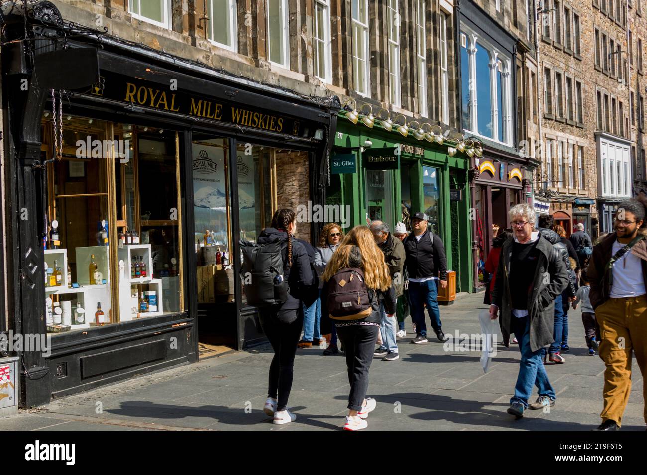 Édimbourg, Écosse, Royaume-Uni. 19 avril 2023. ROYAUME-UNI. Rue écossaise traditionnelle, Royal Mile, Édimbourg. Banque D'Images