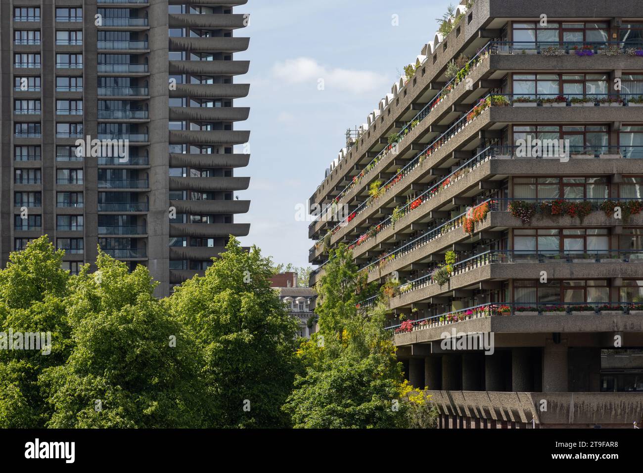 Extérieur du Barbican Centre dans la ville de Londres avec un design brutaliste Banque D'Images