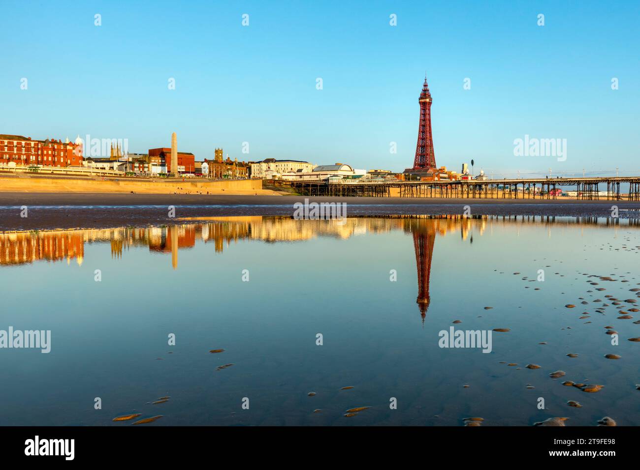 Blackpool; Tower et North Pier; Lancashire; Royaume-Uni Banque D'Images