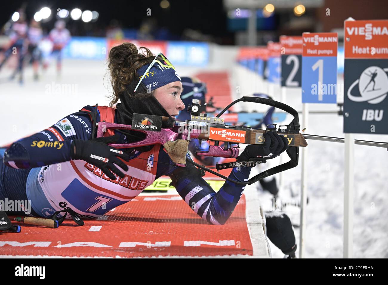 Lou Jeanmonnot de France lors de l’épreuve du Relais Mixte de la coupe du monde de biathlon IBU à Ostersund, Suède, le 25 novembre 2023. Photo : Anders Wiklund / TT / code 10040 Banque D'Images