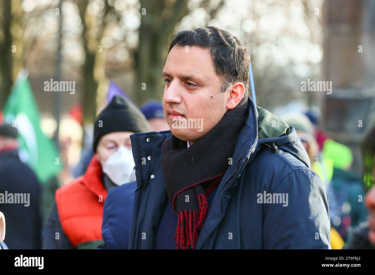 25 novembre 23. Glasgow, Royaume-Uni. La parade annuelle de la Saint Andrew's Day Parade du Scottish Trades Union Congress (STUC) a eu lieu dans le centre-ville de Glasgow avec une collection de différents groupes politiques, socialistes et de gauche. La parade, selon la coutume, a lieu chaque année le dernier samedi de novembre. ANAS SARWAR, MSP, chef du Parti travailliste écossais a participé et dirigé le défilé. Crédit : Findlay/Alamy Live News Banque D'Images