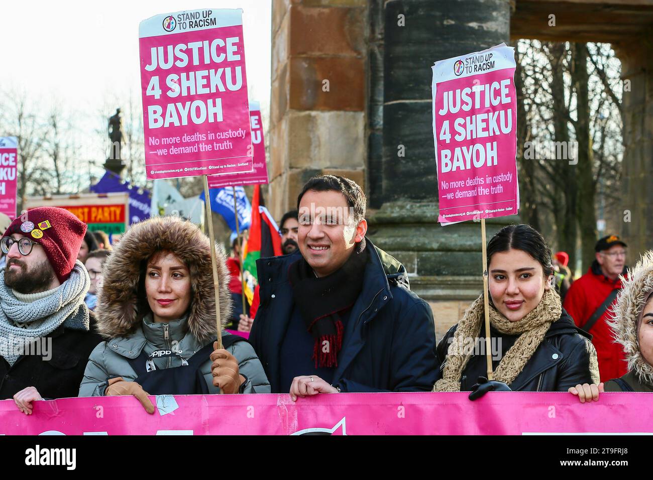 25 novembre 23. Glasgow, Royaume-Uni. La parade annuelle de la Saint Andrew's Day Parade du Scottish Trades Union Congress (STUC) a eu lieu dans le centre-ville de Glasgow avec une collection de différents groupes politiques, socialistes et de gauche. La parade, selon la coutume, a lieu chaque année le dernier samedi de novembre. ANAS SARWAR, MSP, chef du Parti travailliste écossais a participé et dirigé le défilé. Crédit : Findlay/Alamy Live News Banque D'Images