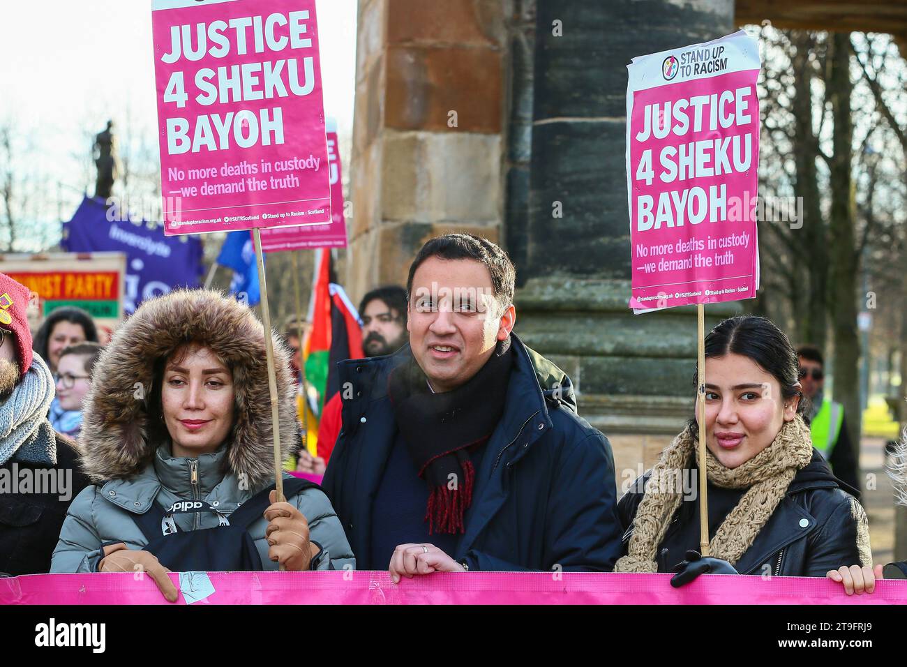 25 novembre 23. Glasgow, Royaume-Uni. La parade annuelle de la Saint Andrew's Day Parade du Scottish Trades Union Congress (STUC) a eu lieu dans le centre-ville de Glasgow avec une collection de différents groupes politiques, socialistes et de gauche. La parade, selon la coutume, a lieu chaque année le dernier samedi de novembre. ANAS SARWAR, MSP, chef du Parti travailliste écossais a participé et dirigé le défilé. Crédit : Findlay/Alamy Live News Banque D'Images