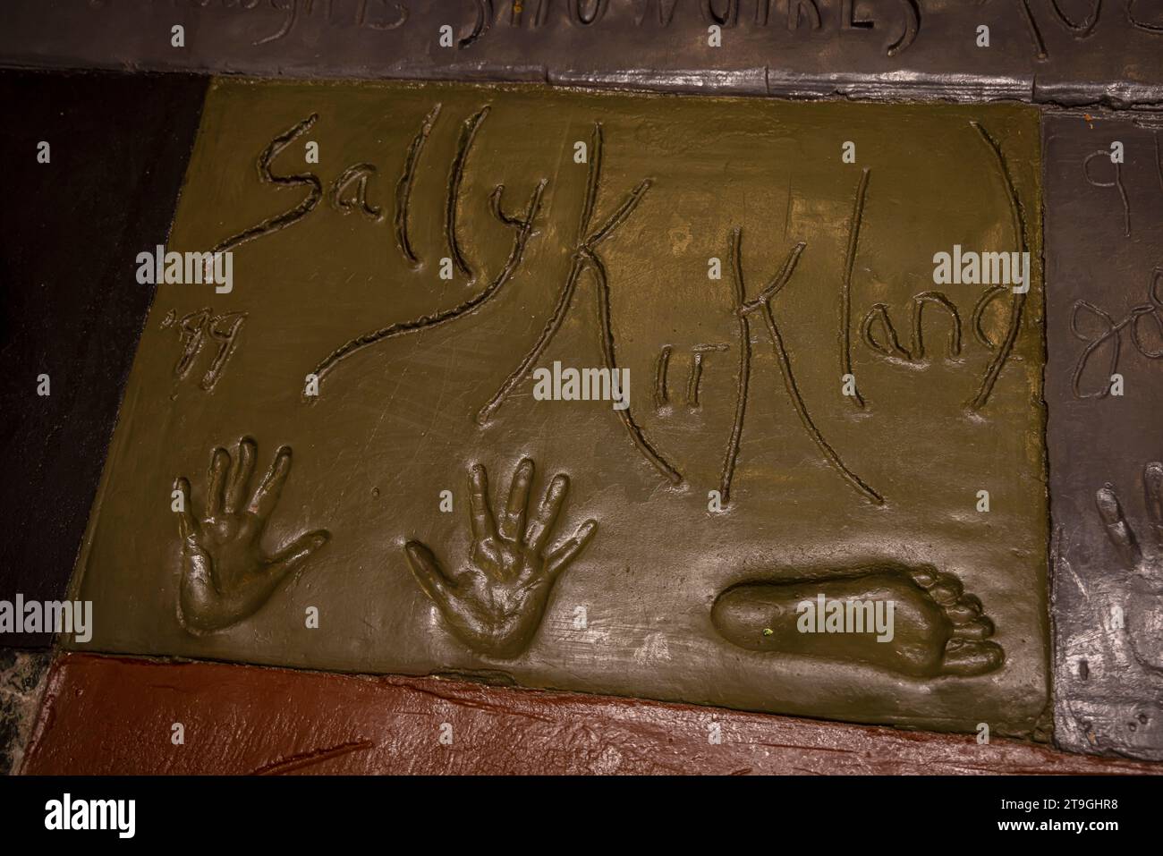 Los Angeles, États-Unis. 22 novembre 2023. Le Vista Theater récemment rénové est maintenant ouvert. Le cinéma de 400 places, vieux de 100 ans, est la propriété du cinéaste Quentin Tarantino et présentera des films projetés avec des caméras de projection 35 et 70 mm. Il y a aussi un micro-théâtre de 20 places sur place ainsi qu'un café-restaurant. 11/22/2023 Los Angeles, CA., États-Unis (photo de Ted Soqui/SIPA USA) crédit : SIPA USA/Alamy Live News Banque D'Images