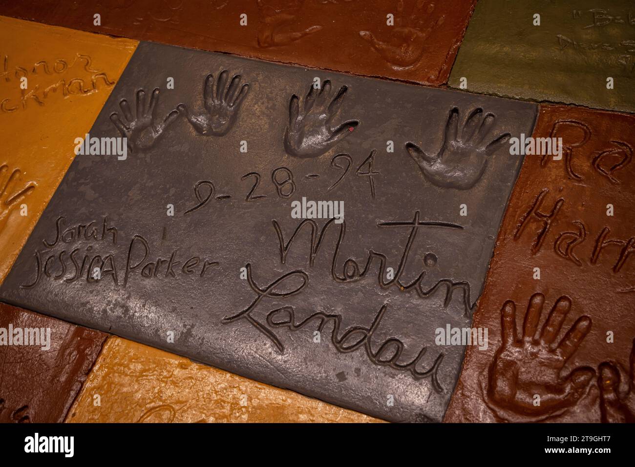 Los Angeles, États-Unis. 22 novembre 2023. Le Vista Theater récemment rénové est maintenant ouvert. Le cinéma de 400 places, vieux de 100 ans, est la propriété du cinéaste Quentin Tarantino et présentera des films projetés avec des caméras de projection 35 et 70 mm. Il y a aussi un micro-théâtre de 20 places sur place ainsi qu'un café-restaurant. 11/22/2023 Los Angeles, CA., États-Unis (photo de Ted Soqui/SIPA USA) crédit : SIPA USA/Alamy Live News Banque D'Images