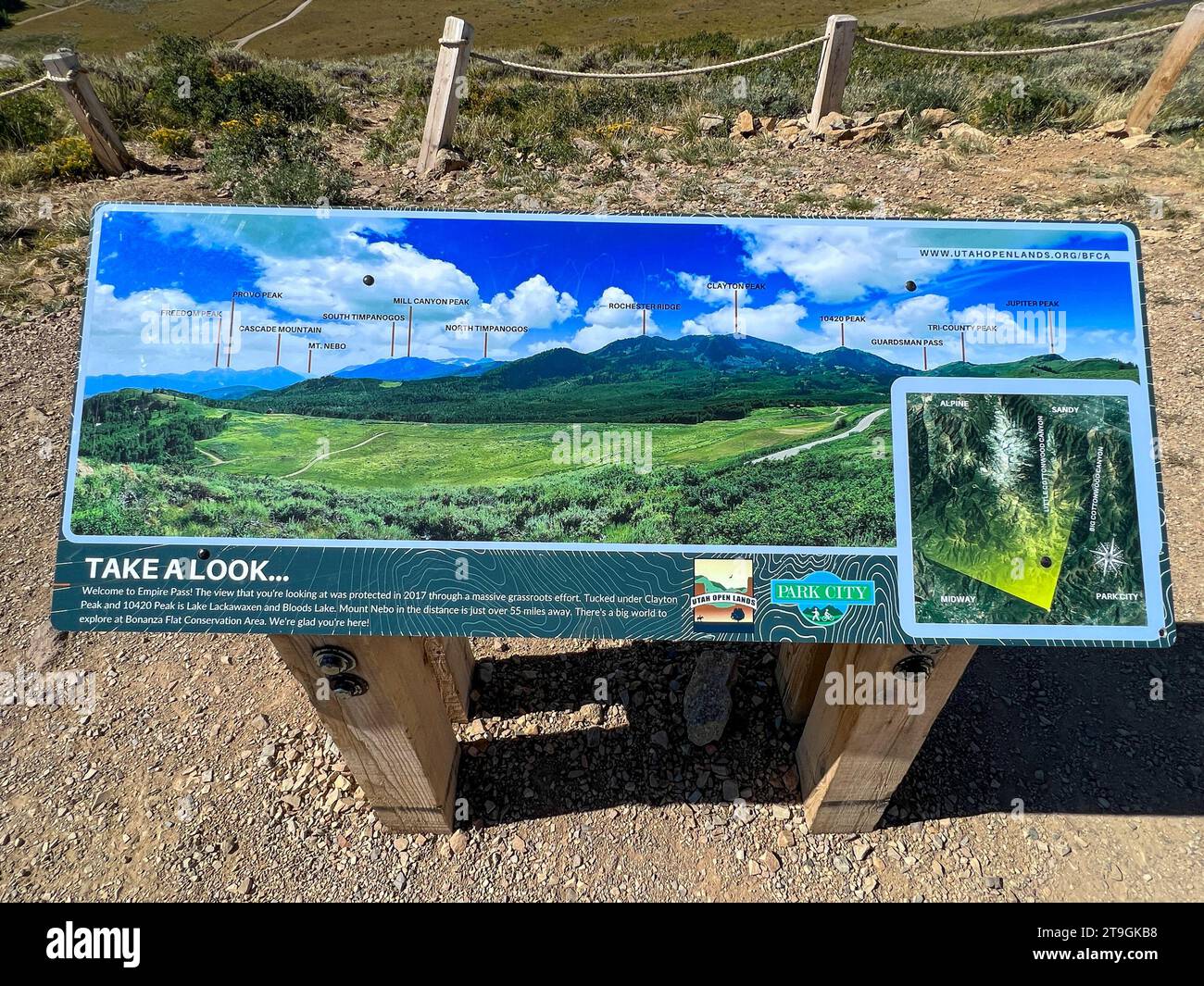Deer Valley, UT USA - 30 août 2022 : le soupir informatif décrivant les montagnes de Deer Valley près de Park City, Utah aux USA sur une journée ensoleillée. Banque D'Images