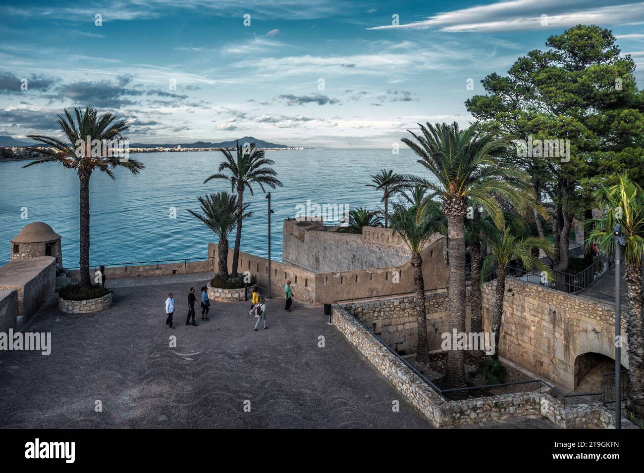 Jardins et parc d'artillerie du château de Papa Luna dans la ville de Peñiscola dans la province de Castellón, Communauté valencienne, Espagne, Europe Banque D'Images