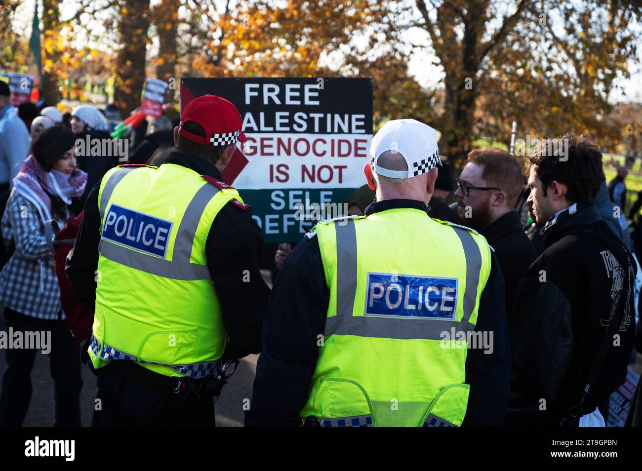 Le 25 novembre 2023, des centaines de milliers de personnes ont défilé en soutien à la Palestine, réclamant un cessez-le-feu permanent et la fin des bombardements de G. Banque D'Images