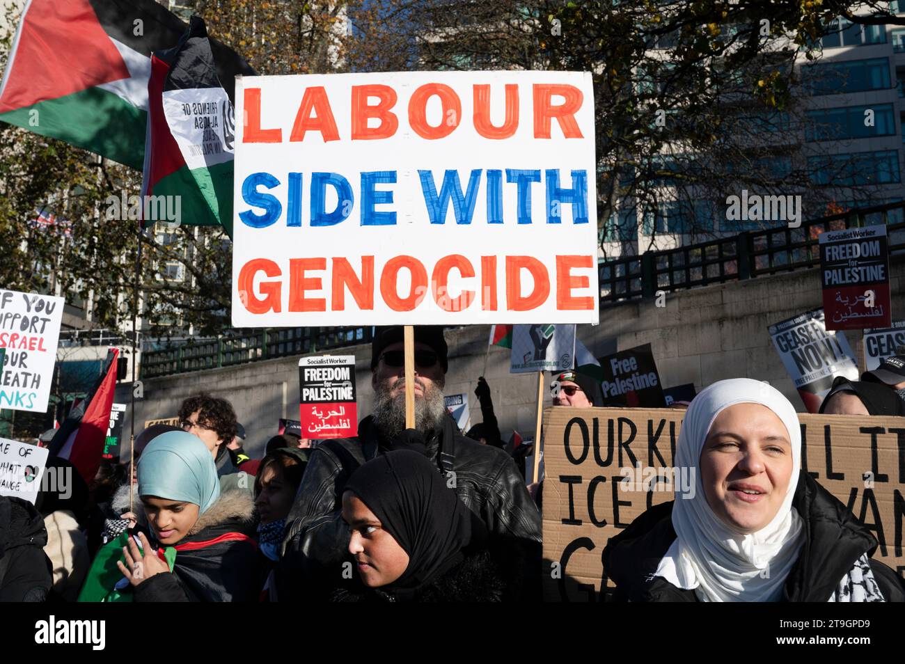 Le 25 novembre 2023, des centaines de milliers de personnes ont défilé en soutien à la Palestine, réclamant un cessez-le-feu permanent et la fin des bombardements de G. Banque D'Images