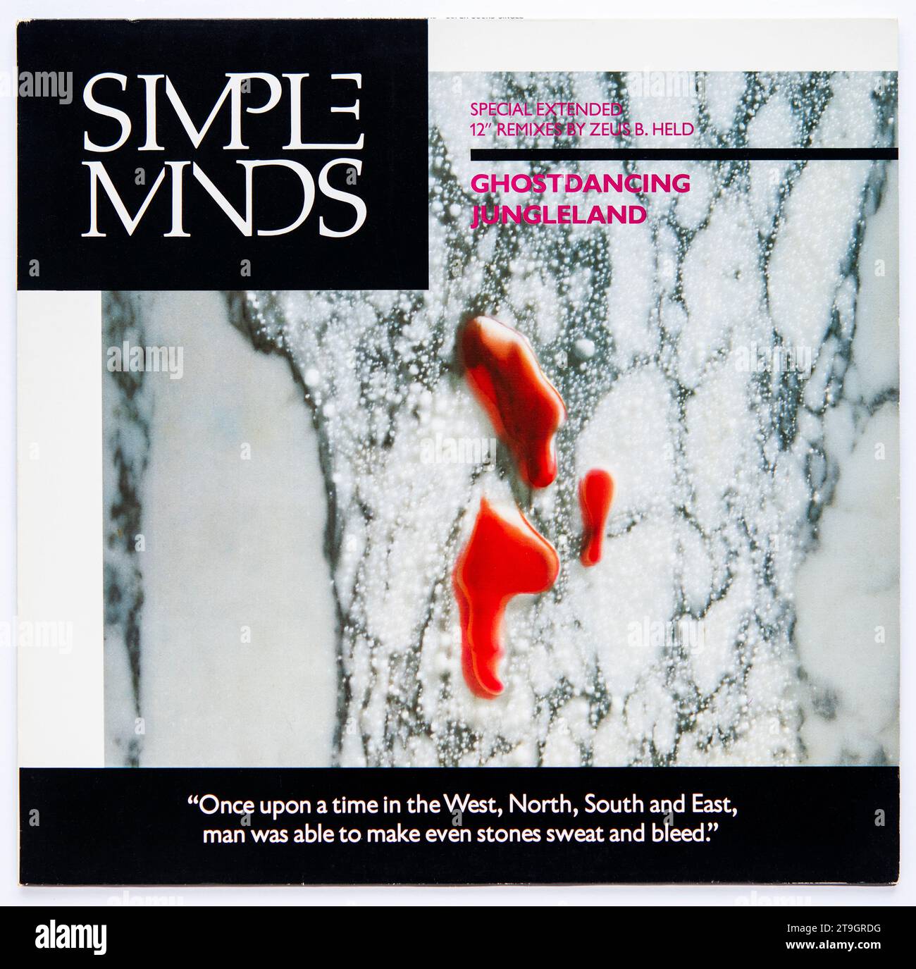 Couverture photo de la version single 12 pouces de Ghostdancing par simple Minds, qui a été publié en 1986 Banque D'Images