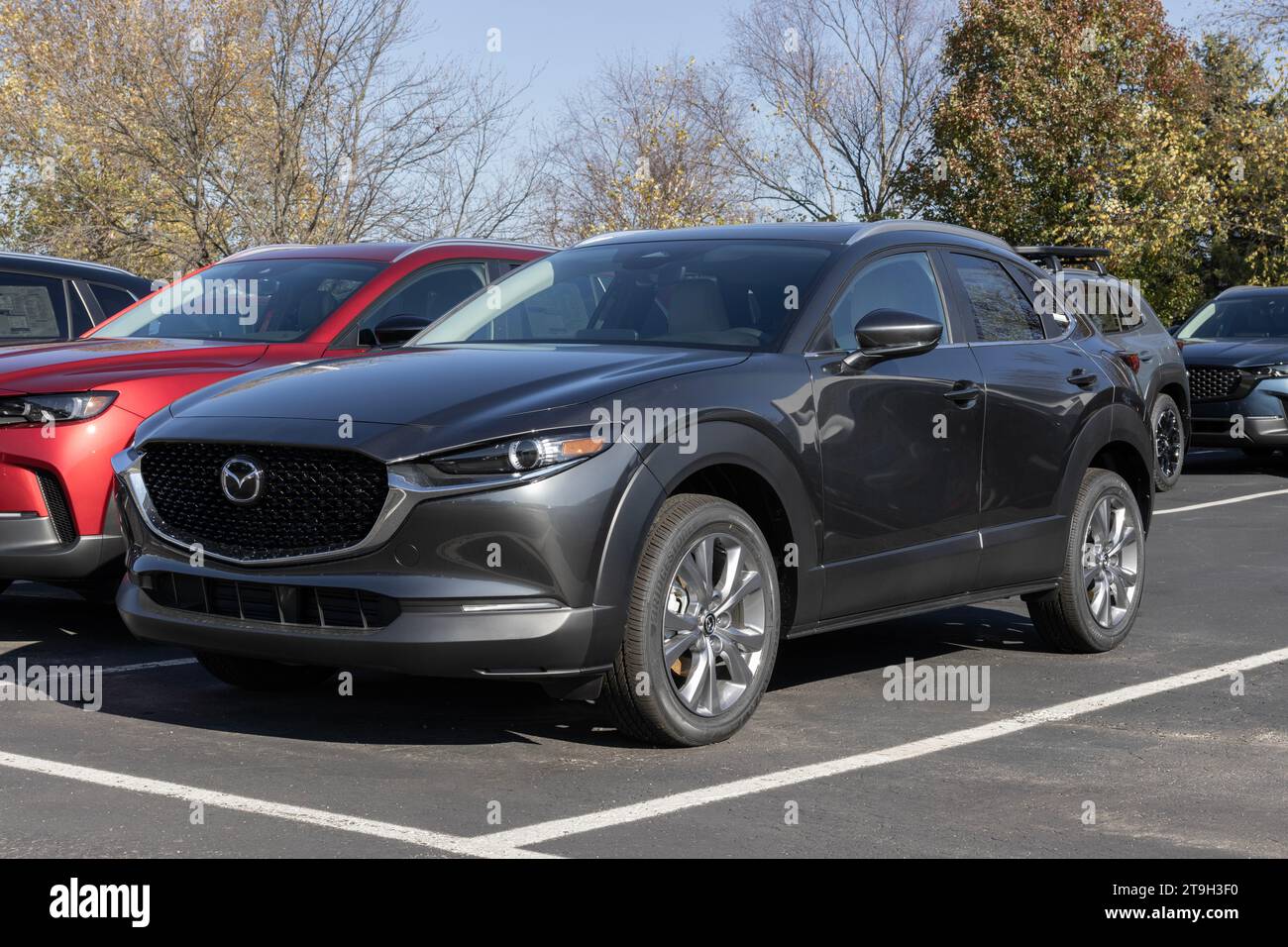 Cincinnati - 23 novembre 2023 : Mazda CX-30 exposé chez un concessionnaire. Mazda offre le CX-30 en S, Select Sport, Preferred, Carbon Edition. MON:2 Banque D'Images