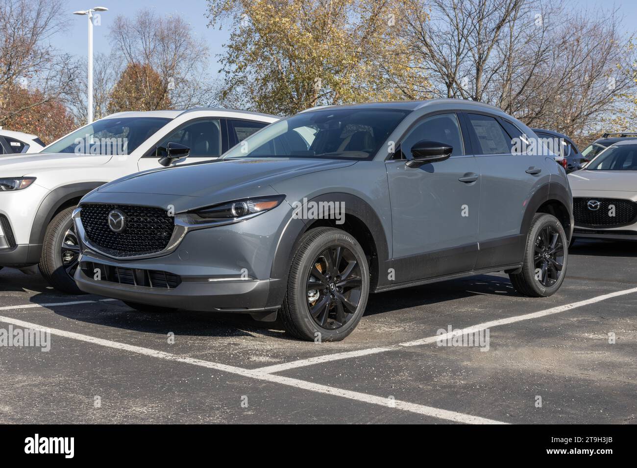 Cincinnati - 23 novembre 2023 : Mazda CX-30 exposé chez un concessionnaire. Mazda offre le CX-30 en S, Select Sport, Preferred, Carbon Edition. MON:2 Banque D'Images