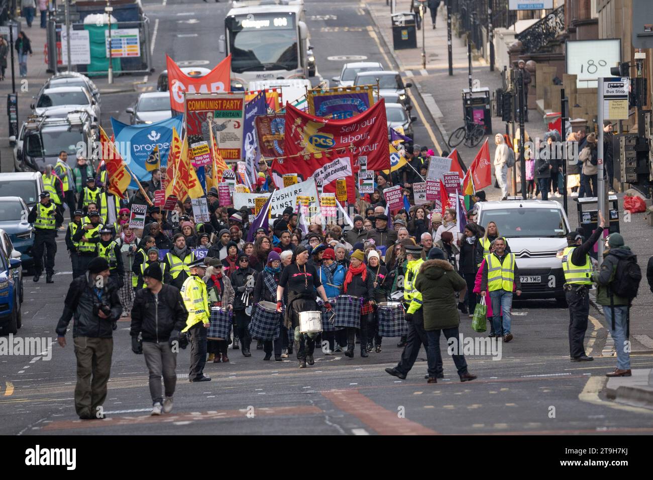 Glasgow, Écosse, Royaume-Uni. 25 novembre 2023. Le Scottish Trades Union Congress annuel St Andrew's Day March and Rally anti-raciste à Glasgow. Le slogan de cette année « d’Erskine à Elgin : l’extrême droite n’est pas la bienvenue » crédit : R.Gass/Alamy Live News Banque D'Images