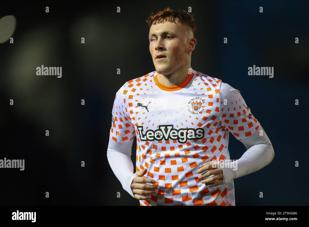 Sonny Carey #10 de Blackpool lors du match Sky Bet League 1 Portsmouth vs Blackpool à Fratton Park, Portsmouth, Royaume-Uni. 25 novembre 2023. (Photo de Gareth Evans/News Images) à Portsmouth, Royaume-Uni le 11/25/2023. (Photo Gareth Evans/News Images/Sipa USA) crédit : SIPA USA/Alamy Live News Banque D'Images