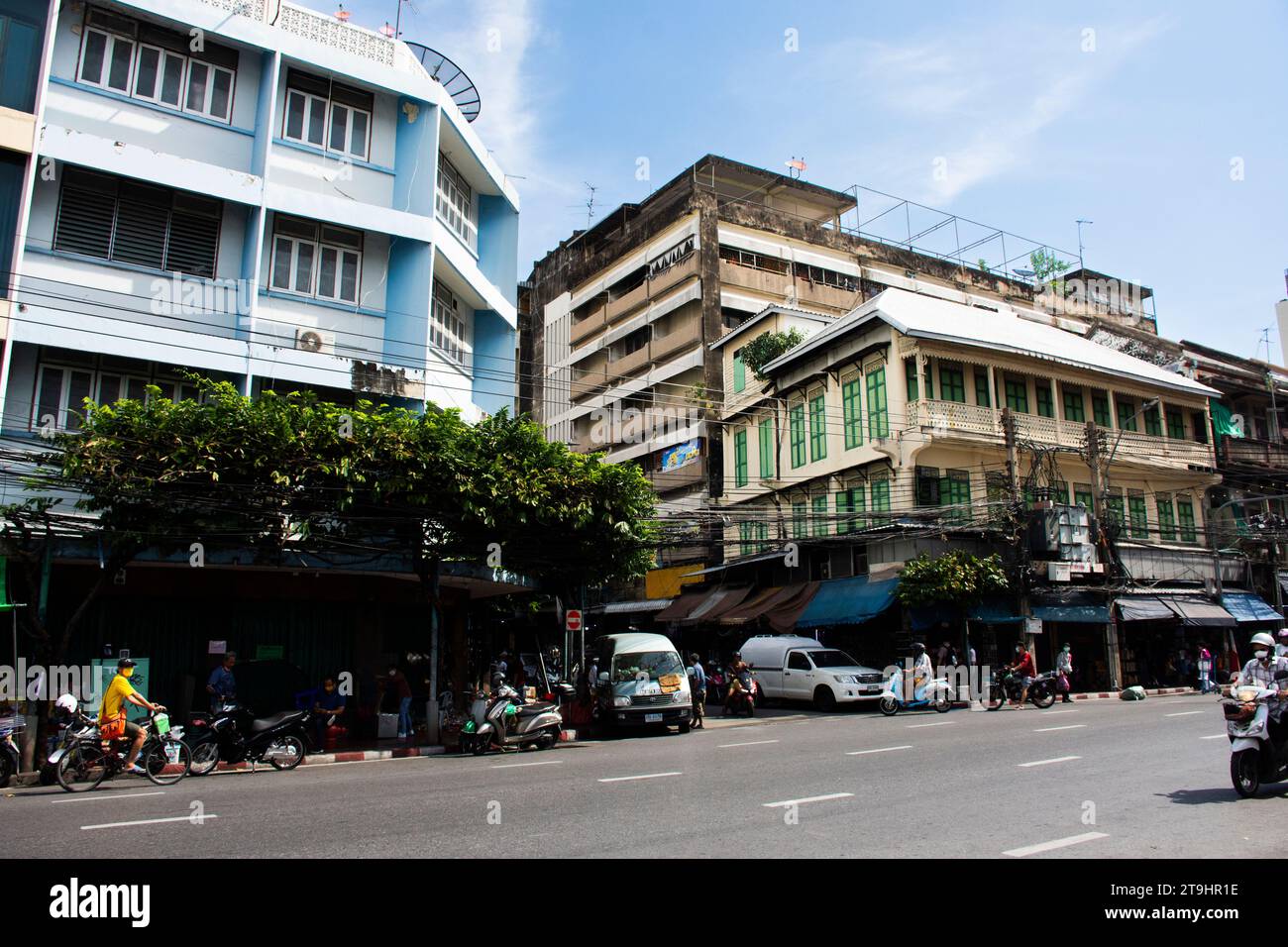 Vue paysage urbain paysage du centre-ville de sampeng marché et bazar phahurat avec le mode de vie de la population thaïlandaise locale conduisant le vélo sur la rue taff Banque D'Images