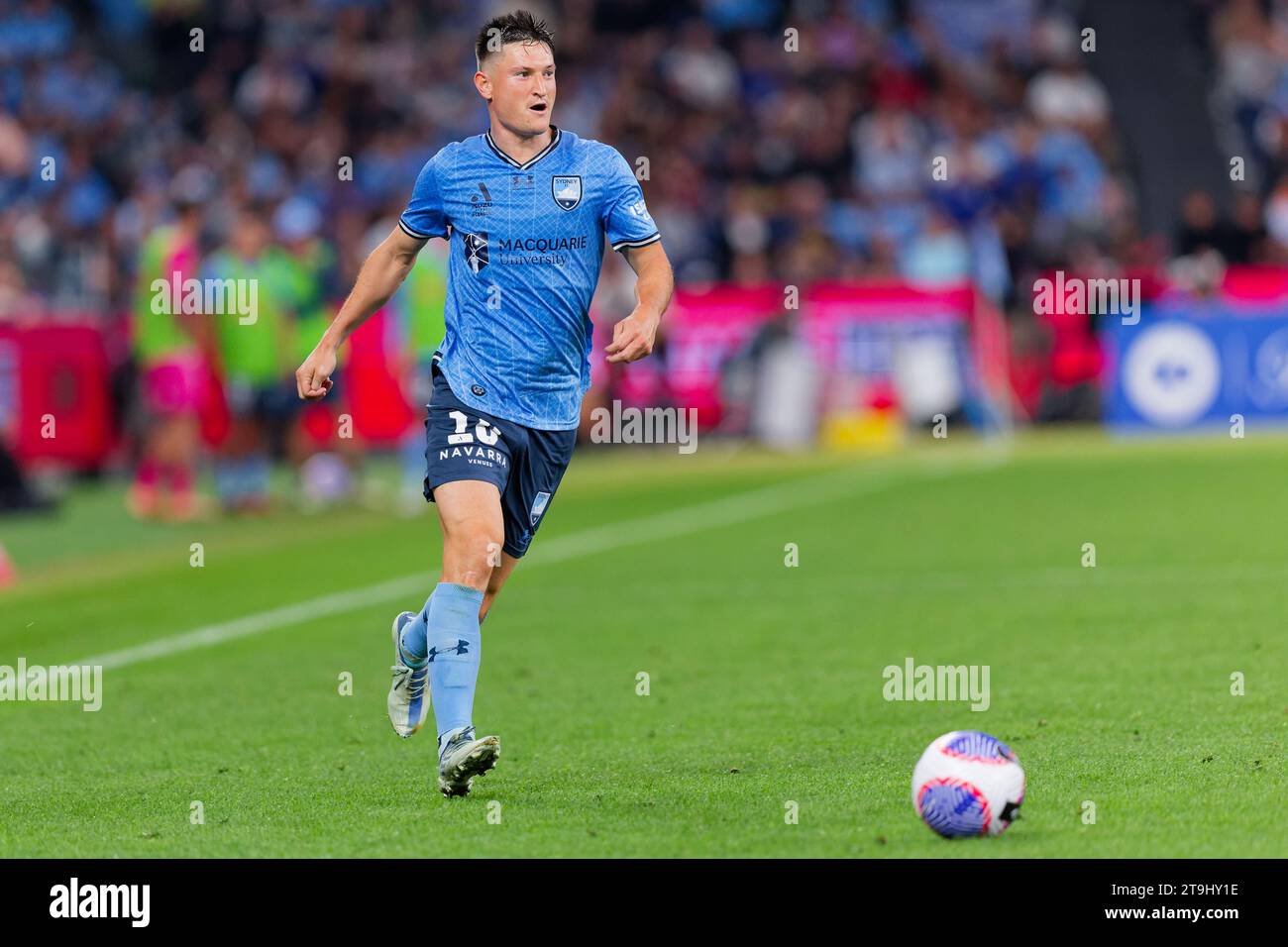 Sydney, Australie. 25 novembre 2023. Joseph Lolley du Sydney FC contrôle le ballon lors de la A-League Men Rd5 entre le Sydney FC et les Wanderers au stade Allianz le 25 novembre 2023 à Sydney, Australie Credit : IOIO IMAGES/Alamy Live News Banque D'Images