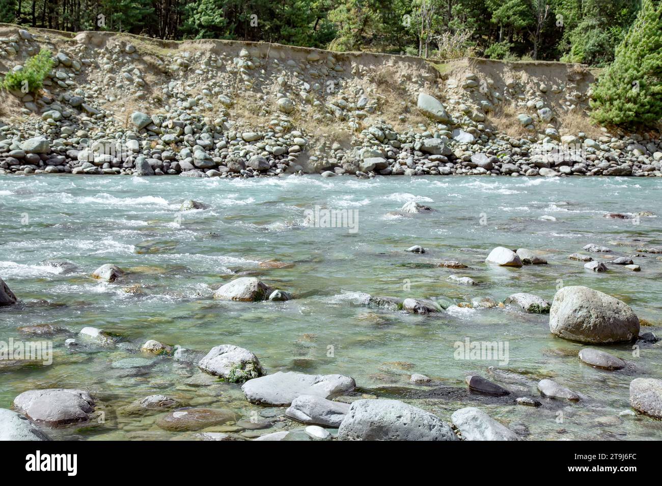 Rivière Lidder coulant au camp de base Amarnath Yatra à Pahalgam, Jammu Cachemire, Inde. Banque D'Images