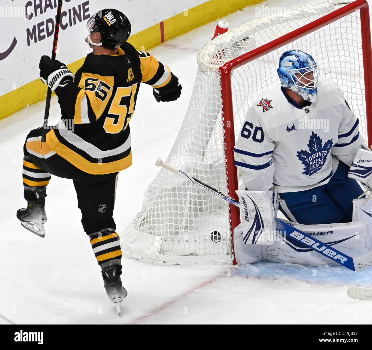 Pittsburgh, États-Unis. 25 novembre 2025. Le centre des Penguins de Pittsburgh Noel Acciari (55 