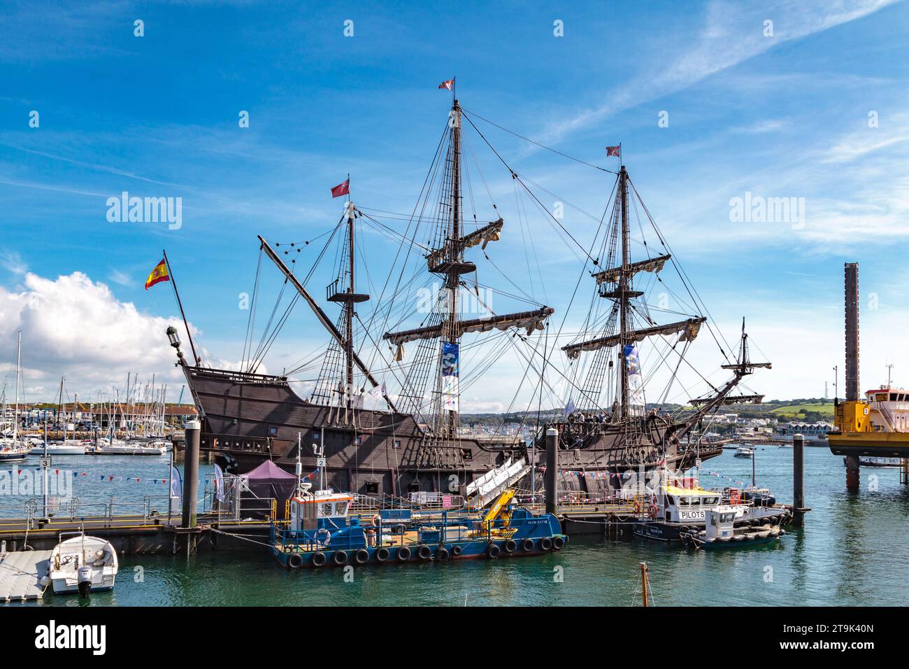El Galeon Andalucia : amarré à Plymouth Barbican 2023. Réplique grandeur nature et fonctionnelle d'un galion du 16e au 17e siècle Banque D'Images