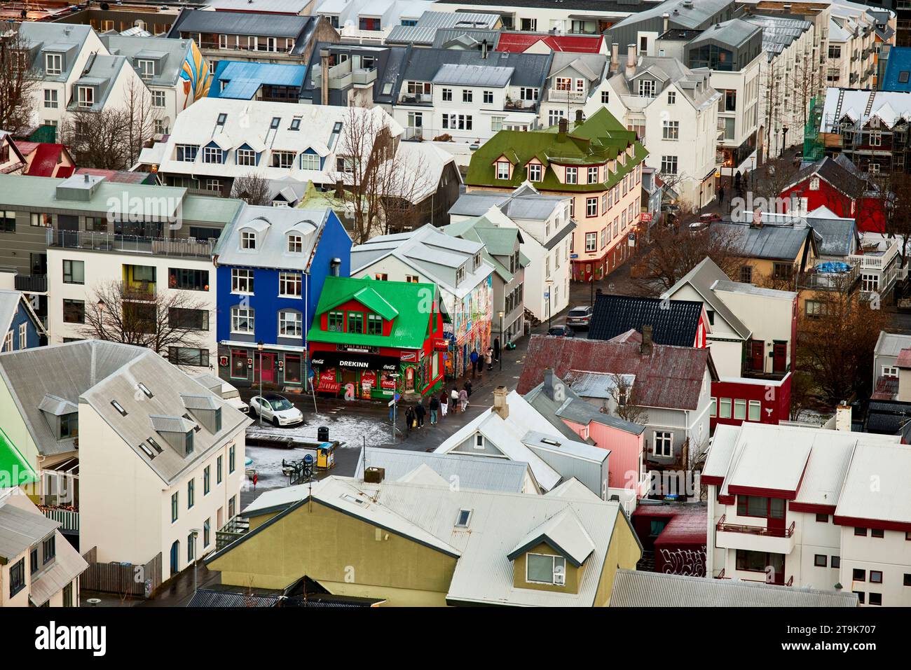 La capitale de Reykjavík Islande est Skyline avec le Söluturn restaurant de restauration rapide Drekinn Grill en rouge vert Banque D'Images