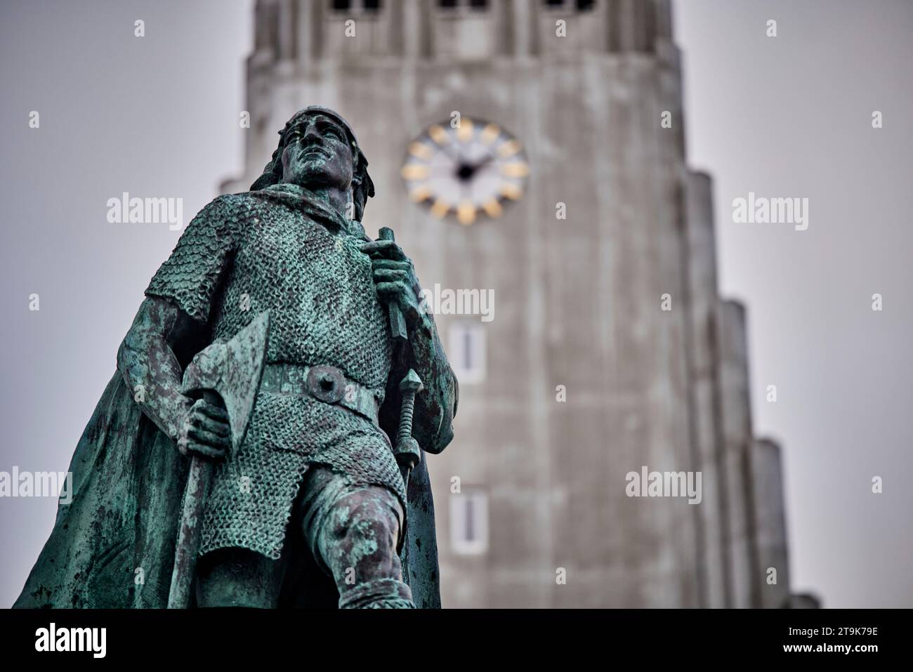 Statue de Leif Eiriksson, capitale islandaise Reykjavík, devant l'église Hallgrimskirkja. Don des États-Unis. Banque D'Images